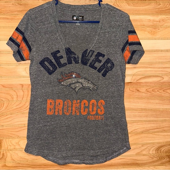 NFL Team Apparel Women's Gray Shirt - Picture 1 of 9